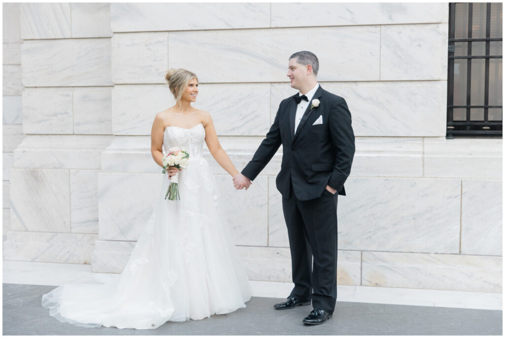 a couple posing for their wedding portraits at the cleveland museum of art