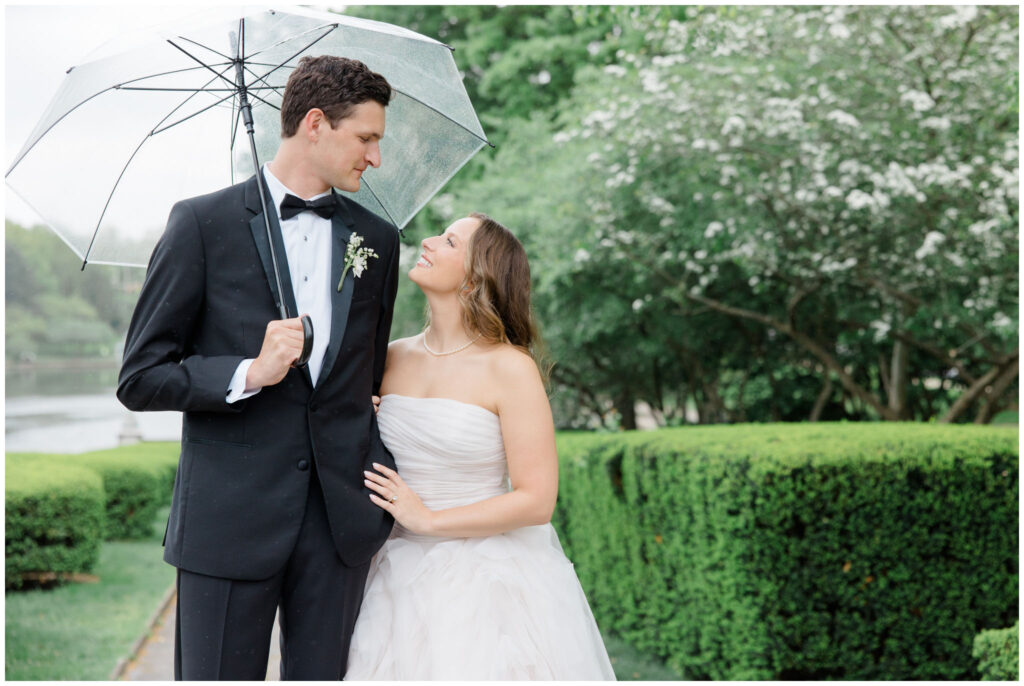 A couple posing at the Cleveland Museum of Art for their wedding portraits