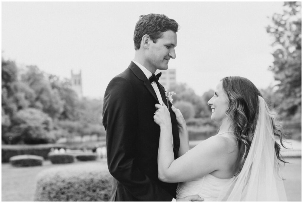 A couple posing at the Cleveland Museum of Art for their wedding portraits